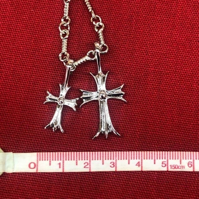 【新品】メンズ シルバー ダブルクロスネックレス 十字架 リバーシブル メンズのアクセサリー(ネックレス)の商品写真