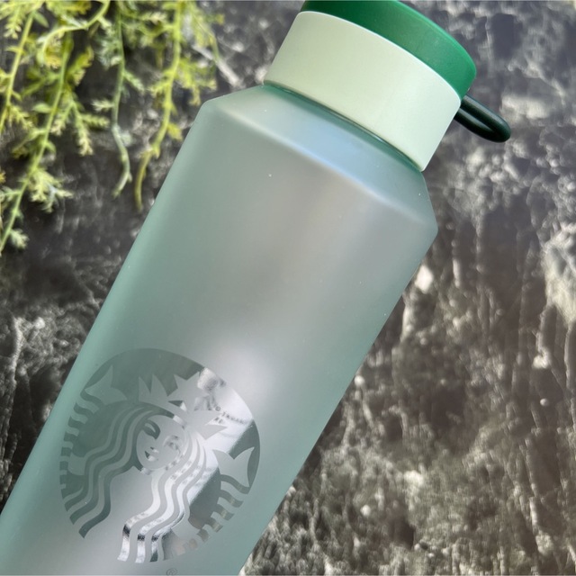 Starbucks(スターバックス)の 新品 タンブラー ボトル 水筒 プラスチック グリーン ハワイ　レア　限定 インテリア/住まい/日用品のキッチン/食器(タンブラー)の商品写真