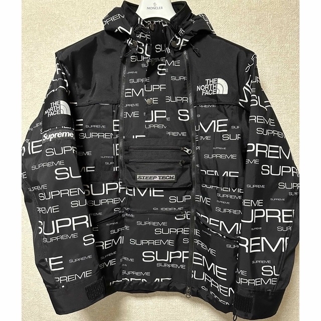 Supreme(シュプリーム)のSupreme シュプリーム × ノースフェイス　総柄ジャケット  メンズのジャケット/アウター(マウンテンパーカー)の商品写真