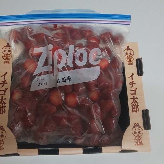 ともミミィ様専用 冷凍イチゴ 古都華2キロ 食品/飲料/酒の食品(フルーツ)の商品写真