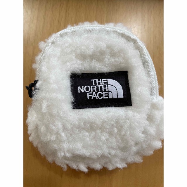 THE NORTH FACE(ザノースフェイス)の韓国限定ノースフェイス モコモコ素材のミニポーチ ミニ財布 ホワイト白 メンズのファッション小物(コインケース/小銭入れ)の商品写真