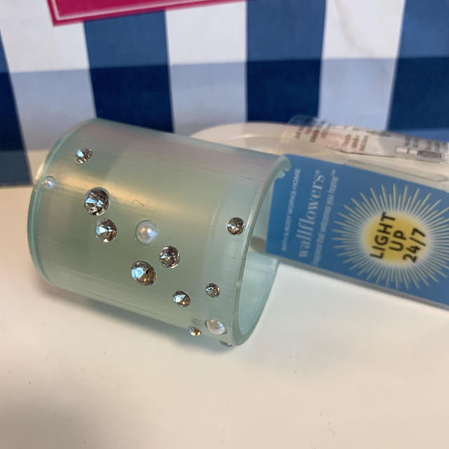 Bath & Body Works(バスアンドボディーワークス)の【新品】バスアンドボディワークス ウォールフラワー プラグ シーグラス ナイト コスメ/美容のリラクゼーション(アロマポット/アロマランプ/芳香器)の商品写真