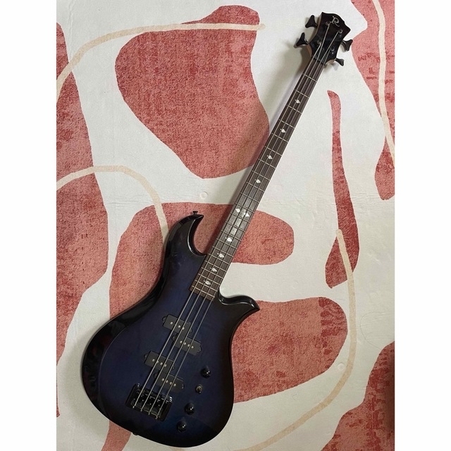 エレキベース　B.C. Rich 2