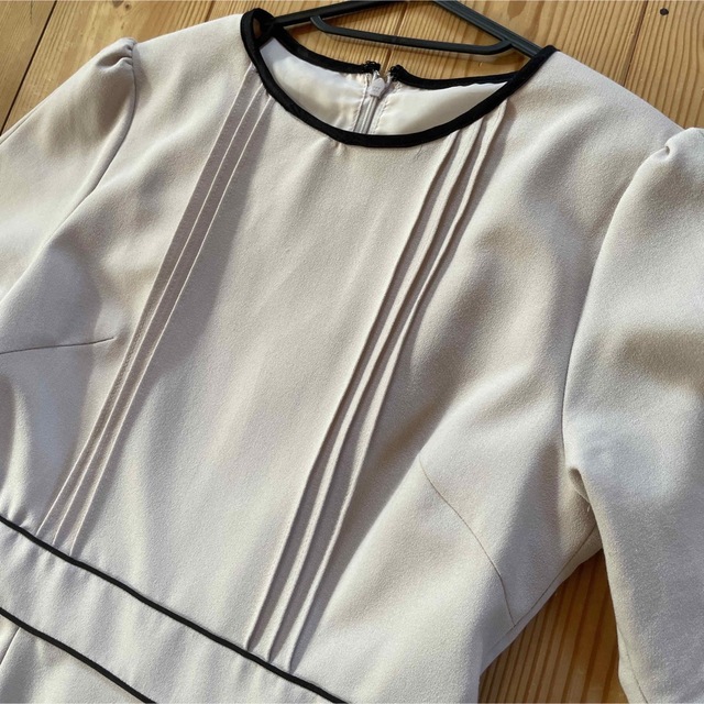 POURVOUS(プールヴー)のプールヴー　サテンパイピングワンピース レディースのフォーマル/ドレス(ミディアムドレス)の商品写真