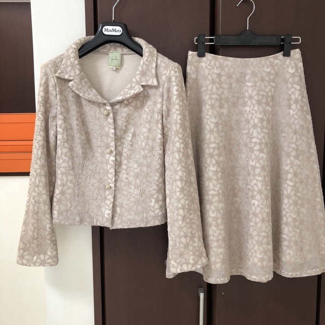 極美品‼️【シビラ】総刺繍が美しく上品なスカートスーツ ベージュ入学