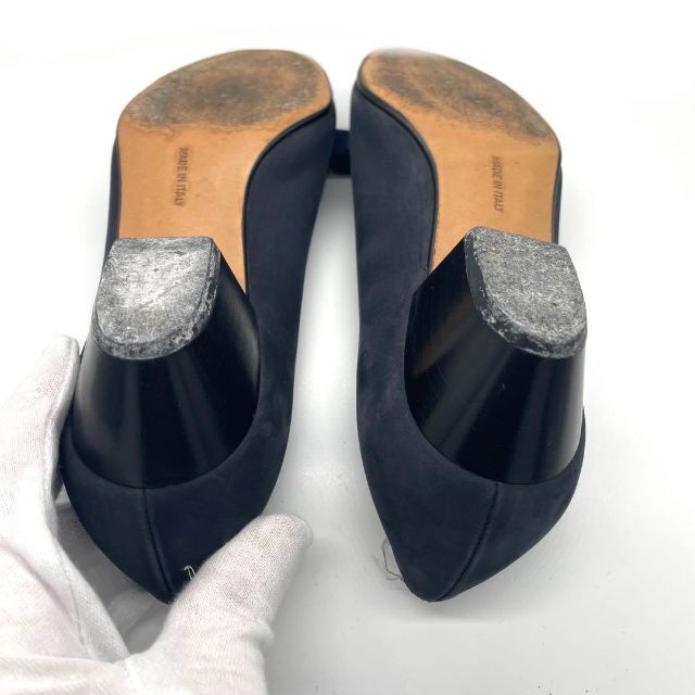 Salvatore Ferragamo(サルヴァトーレフェラガモ)のフェラガモ パンプス ネイビー サイズ表記6 1/2 (参考24cm相当) レディースの靴/シューズ(ハイヒール/パンプス)の商品写真