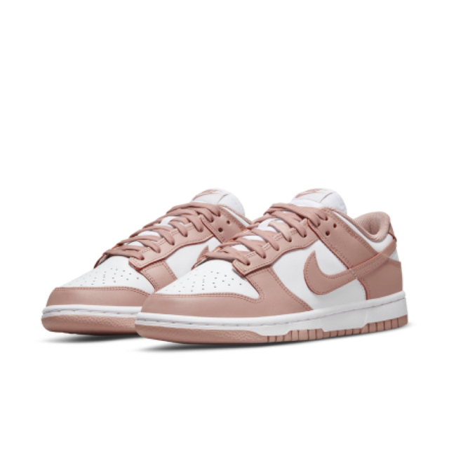 NIKE(ナイキ)のNIKE ナイキ WMNS DUNK LOW ROSE WHISPER 24.5 レディースの靴/シューズ(スニーカー)の商品写真