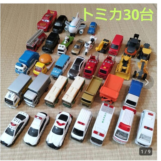 Takara Tomy - トミカ30台(＋おまけ４台) まとめ売りの通販 by ...