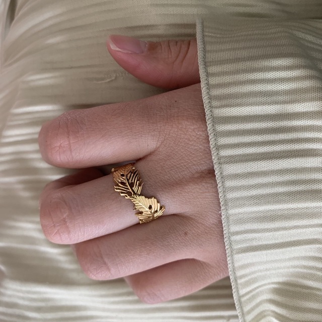 葉っぱリング　指輪　ゴールド　ハワイアンジュエリー　 レディースのアクセサリー(リング(指輪))の商品写真