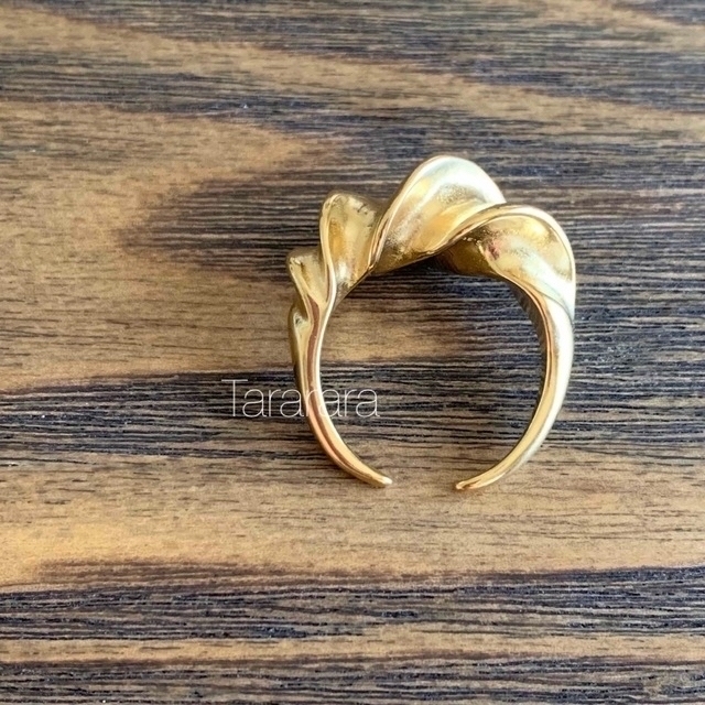 ●stainless クロワッサン cuff ring●金属アレルギー対応 レディースのアクセサリー(リング(指輪))の商品写真