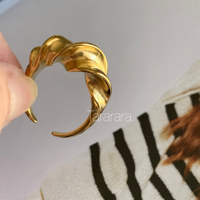 ●stainless クロワッサン cuff ring●金属アレルギー対応 レディースのアクセサリー(リング(指輪))の商品写真
