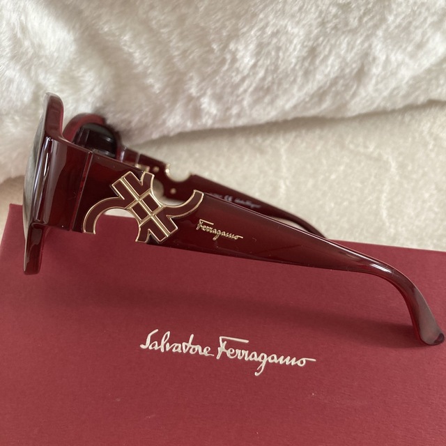 Ferragamo(フェラガモ)のフェラガモ サングラス レディースのファッション小物(サングラス/メガネ)の商品写真