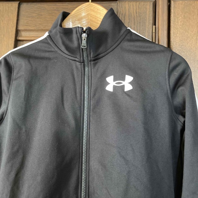 UNDER ARMOUR(アンダーアーマー)のアンダーアーマージャージ上下セット キッズ/ベビー/マタニティのキッズ服女の子用(90cm~)(パンツ/スパッツ)の商品写真