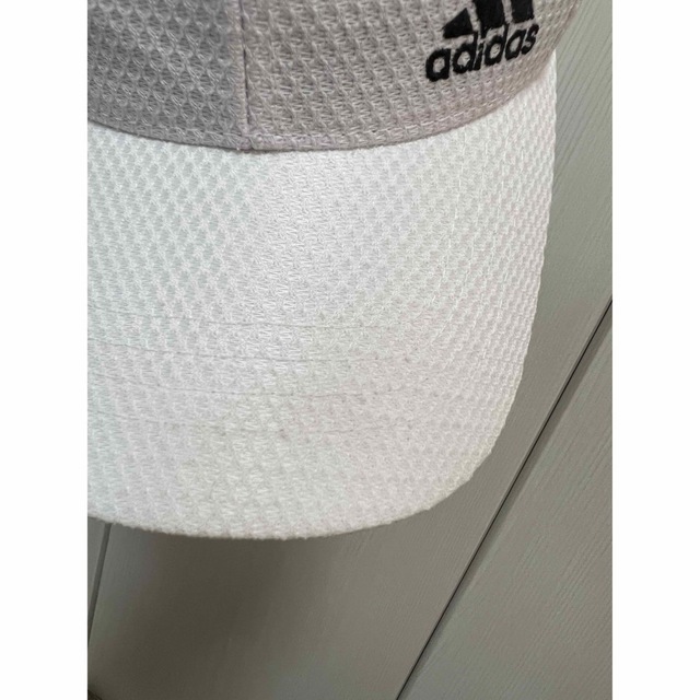 adidas(アディダス)のadidas アディダス　白メッシュキャップ メンズの帽子(キャップ)の商品写真