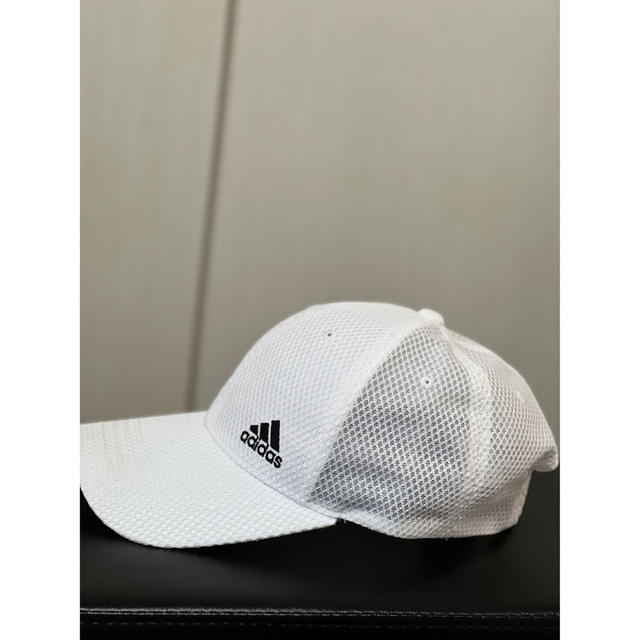 adidas(アディダス)のadidas アディダス　白メッシュキャップ メンズの帽子(キャップ)の商品写真