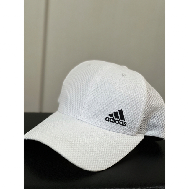 adidas(アディダス)のadidas アディダス　白メッシュキャップ メンズの帽子(キャップ)の商品写真