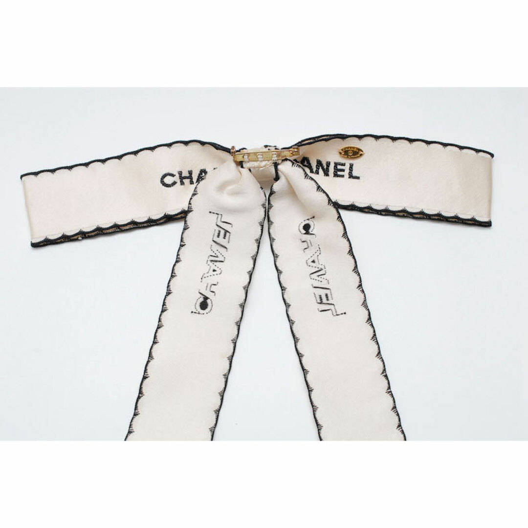 CHANEL - シャネル CHANEL ロゴ リボン ブローチ サテンの通販 by NUIR CHANEL - シャネル CHANEL ロゴ リボン ブローチ サテンの通販 by NUIR