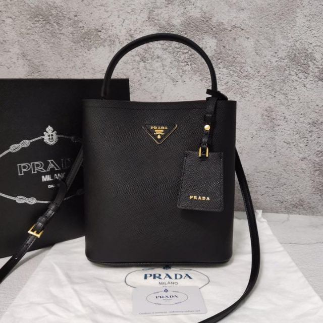 在庫処分】 PRADA プラダ サフィアーノレザーバッグ 新品同等超美品