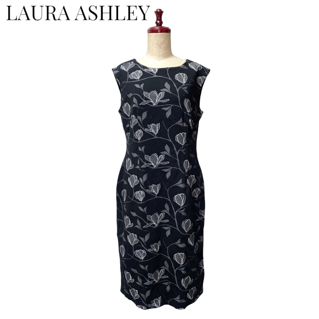 LAURA ASHLEY(ローラアシュレイ)の【LAURA ASHLEY】花柄ワンピース　ブラック　ローラアシュレイ レディースのワンピース(ひざ丈ワンピース)の商品写真