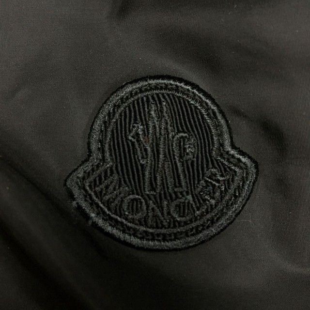 MONCLER(モンクレール)の●新品/正規品●  MONCLER Baaba パーカー 袖ロゴ ナイロン レディースのジャケット/アウター(ナイロンジャケット)の商品写真