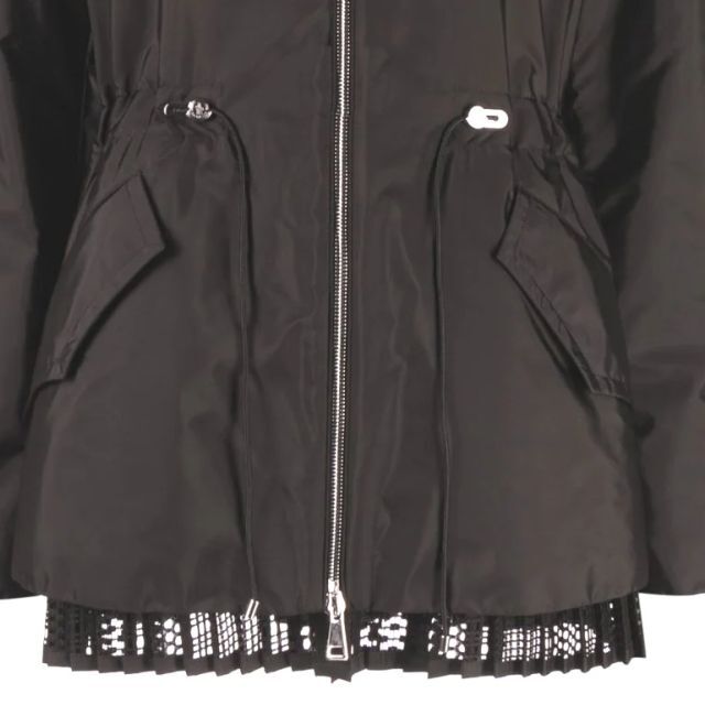 MONCLER(モンクレール)の●新品/正規品●  MONCLER Baaba パーカー 袖ロゴ ナイロン レディースのジャケット/アウター(ナイロンジャケット)の商品写真