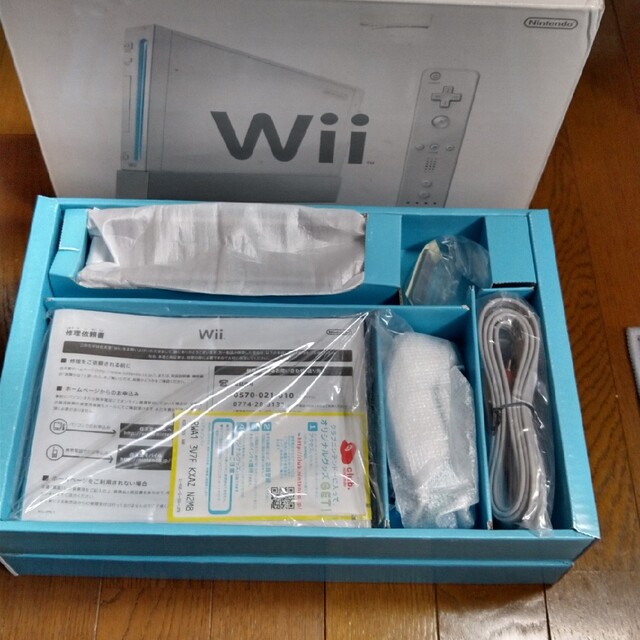 Wii本体 (シロ) (「Wiiリモコンジャケット」同梱) (RVL-S-WD) 【メーカー生産終了】 6g7v4d0