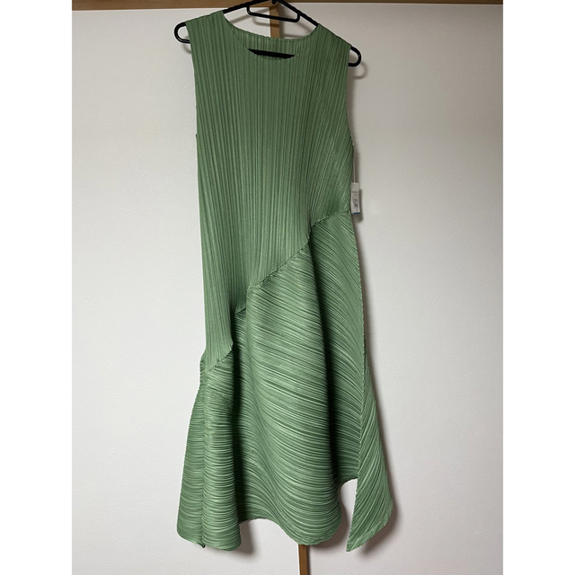 人気定番の PLEATS PLEASE PLEATS ワンピース 【新作】プリーツ
