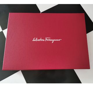 レア物新品 フェラガモ Ferragamo ビッグブランケット ロゴ入り