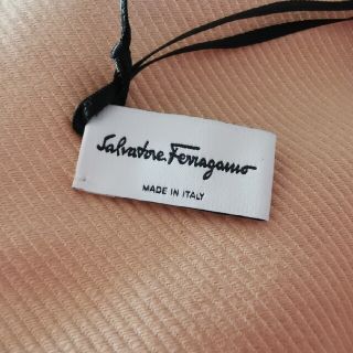 レア物新品 フェラガモ Ferragamo ビッグブランケット ロゴ入り