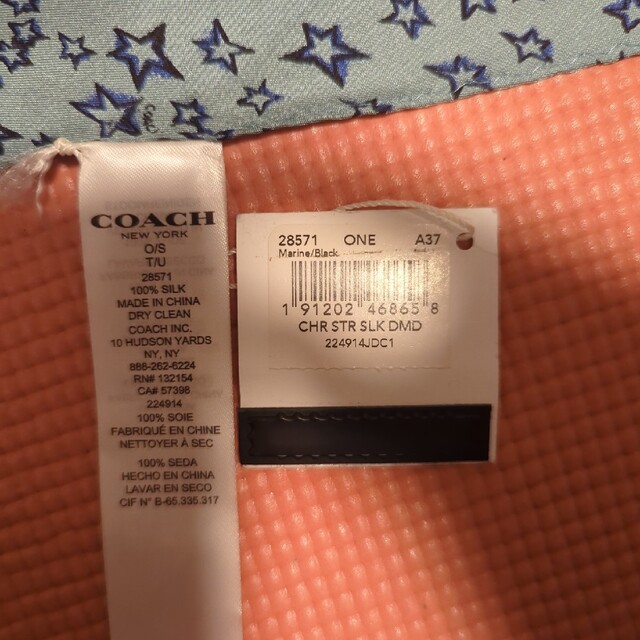 COACH(コーチ)のCOACH ダイアモンドスカーフ/さくらんぼ柄 レディースのファッション小物(バンダナ/スカーフ)の商品写真