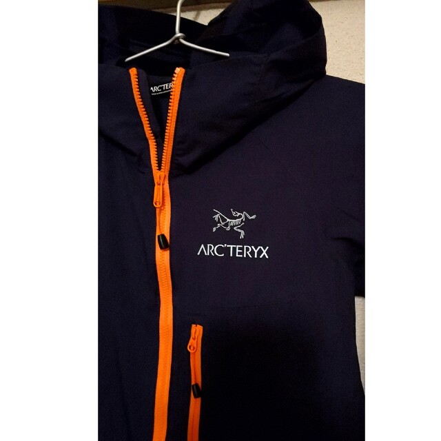 ARC'TERYX(アークテリクス)のARC'TERYX アークテリクス スコーミッシュ フーディー XS 希少カラー レディースのジャケット/アウター(ナイロンジャケット)の商品写真