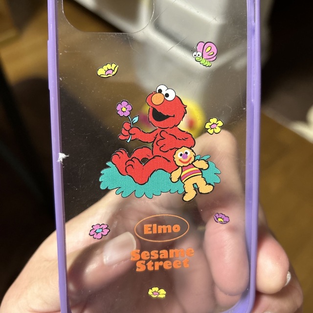 SESAME STREET(セサミストリート)のiPhone12カバー　紫　パープル　セサミストリート　エルモタイプ スマホ/家電/カメラのスマホアクセサリー(iPhoneケース)の商品写真