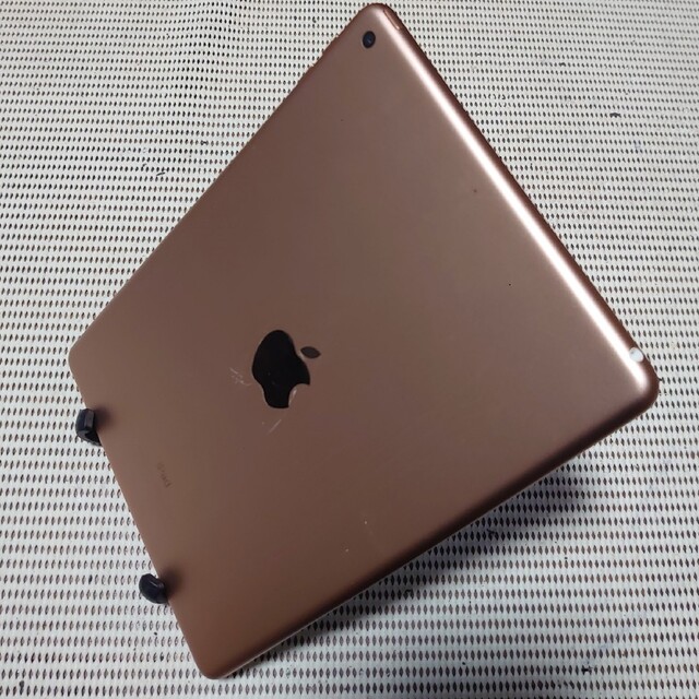 完動品液晶無傷iPad第6世代(A1893)本体32GBゴールドWi-Fiモデル