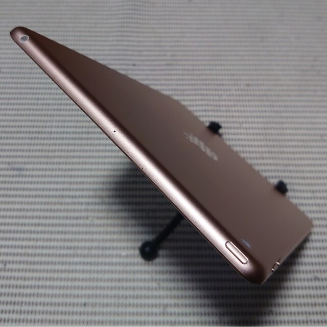 完動品液晶無傷iPad第6世代(A1893)本体32GBゴールドWi-Fiモデル