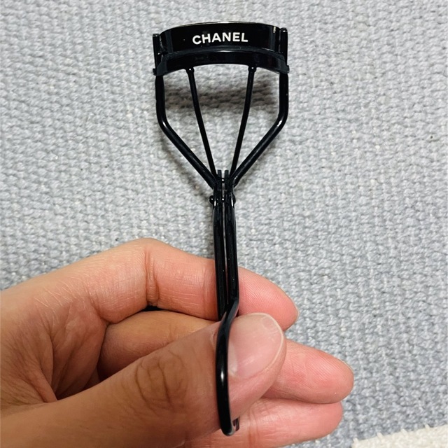 CHANEL(シャネル)の状態考慮　CHANEL ビューラー　黒 コスメ/美容のメイク道具/ケアグッズ(ビューラー・カーラー)の商品写真