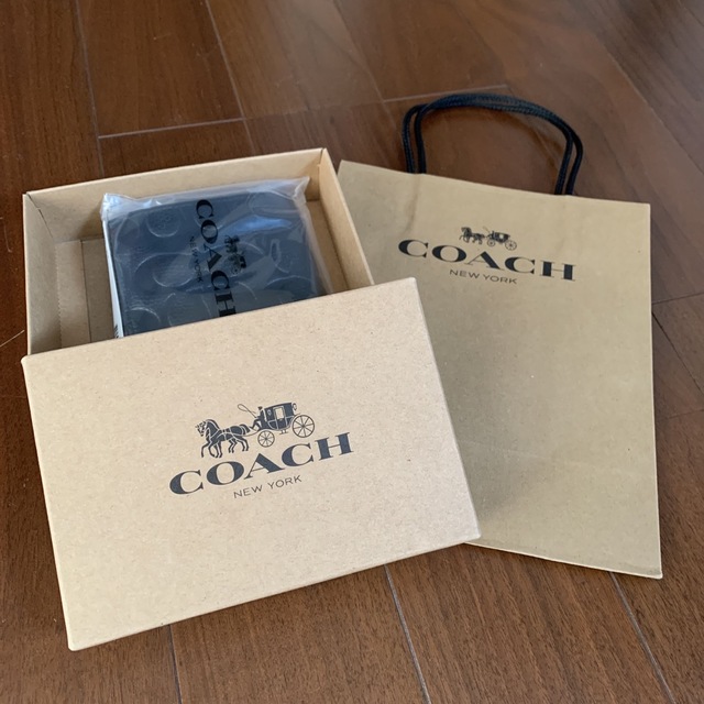 COACH(コーチ)のショップバック・箱付き　75005  コーチ　二つ折り財布　ブラックシグネチャー メンズのファッション小物(折り財布)の商品写真