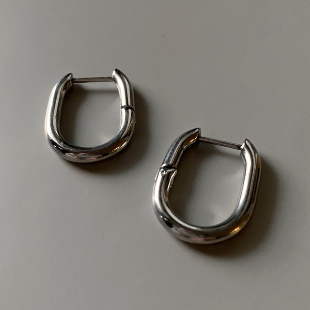 Adam et Rope'(アダムエロぺ)のStainless oval silver hoop pierce No.715 レディースのアクセサリー(ピアス)の商品写真