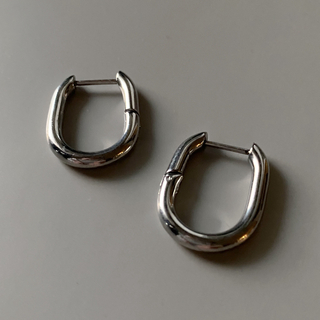 アダムエロぺ(Adam et Rope')のStainless oval silver hoop pierce No.715(ピアス)