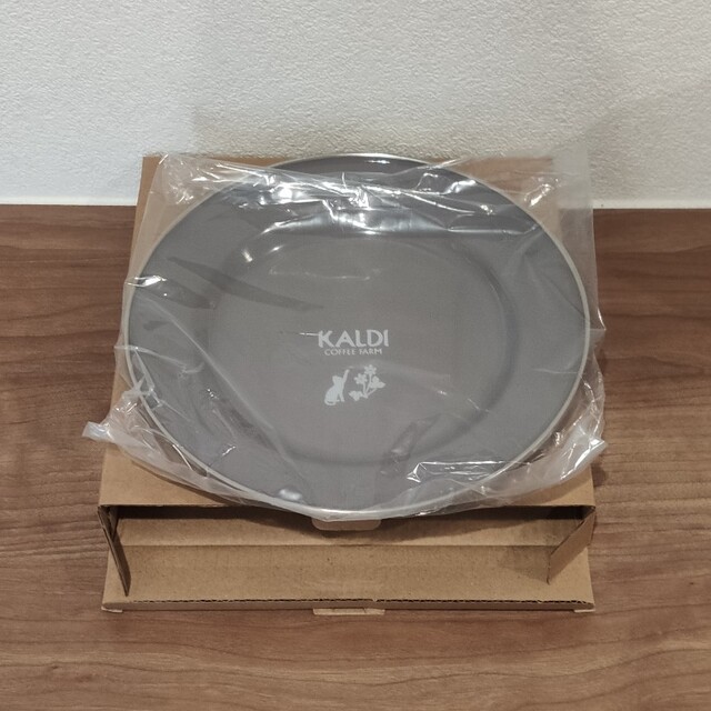 KALDI(カルディ)のカルディ　猫の日バッグ2023 ベージュ、お皿とカレンダー付き レディースのバッグ(トートバッグ)の商品写真