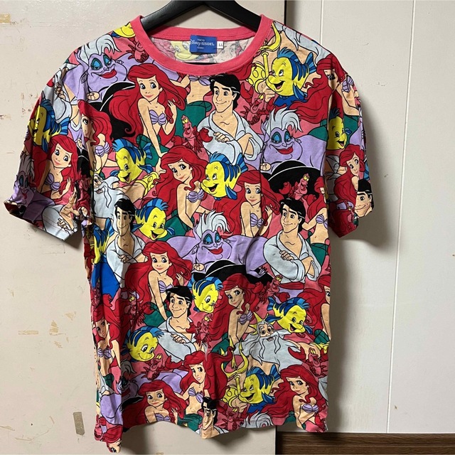 アリエル ディズニー 総柄 Tシャツ - トップス