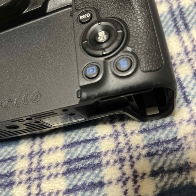 Canon(キヤノン)のCanon EOS RP 本体 スマホ/家電/カメラのカメラ(ミラーレス一眼)の商品写真