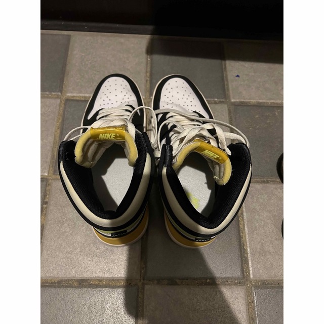 NIKE(ナイキ)のNIKE AIR JORDAN 1RETRO HIGH OG VOLT GOLD メンズの靴/シューズ(スニーカー)の商品写真