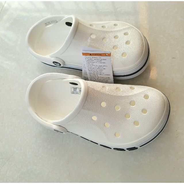 crocs - 24cm新しいCrocsスニーカーサンダル男女適用ですの通販 by ミアのお店です｜クロックスならラクマ