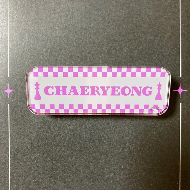 ITZY(イッチ)のITZY ランダムアクリルネームバッチ CHAERYEONG チェリョン エンタメ/ホビーのタレントグッズ(アイドルグッズ)の商品写真