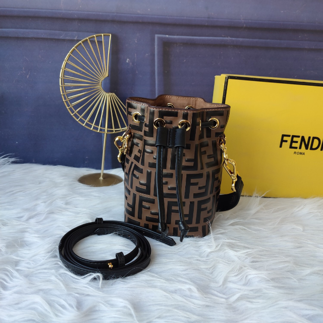 【今月まで】FENDI モントレゾール MON TRESOR FFロゴ ズッカ