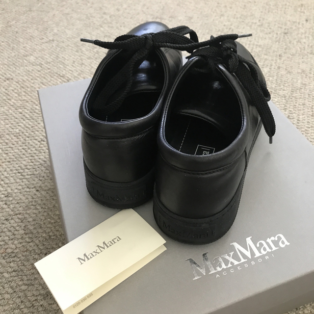 Max Mara(マックスマーラ)のマックスマーラ革製　ブラックスニーカー レディースの靴/シューズ(スニーカー)の商品写真