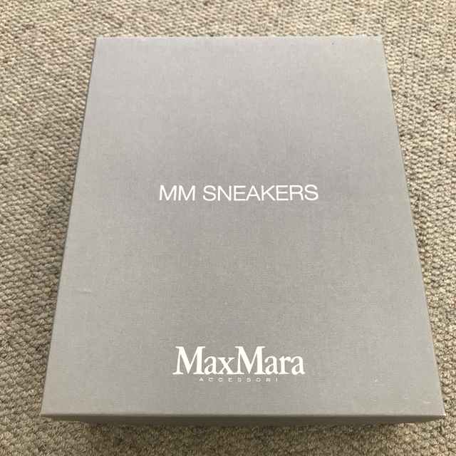 Max Mara(マックスマーラ)のマックスマーラ革製　ブラックスニーカー レディースの靴/シューズ(スニーカー)の商品写真