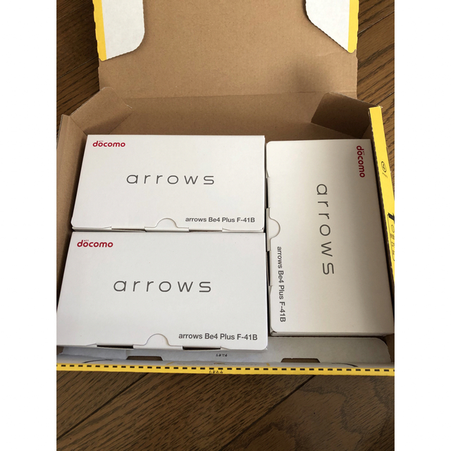 arrows(アローズ)の新品未開封　3台セット　arrows be4 plus f-41b ブラック スマホ/家電/カメラのスマートフォン/携帯電話(スマートフォン本体)の商品写真