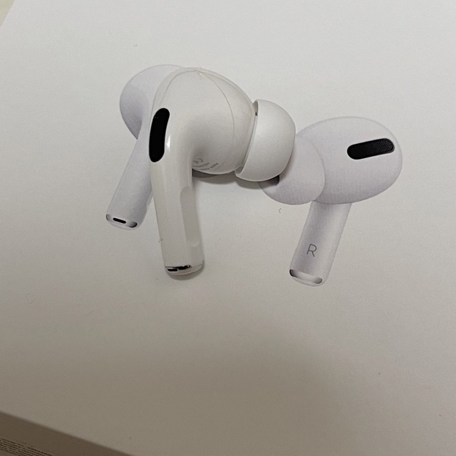 AirPods Pro MWP22J/A 片耳 本体 スマホ/家電/カメラのオーディオ機器(ヘッドフォン/イヤフォン)の商品写真