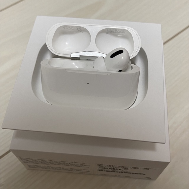 AirPods Pro MWP22J/A 片耳 本体 スマホ/家電/カメラのオーディオ機器(ヘッドフォン/イヤフォン)の商品写真